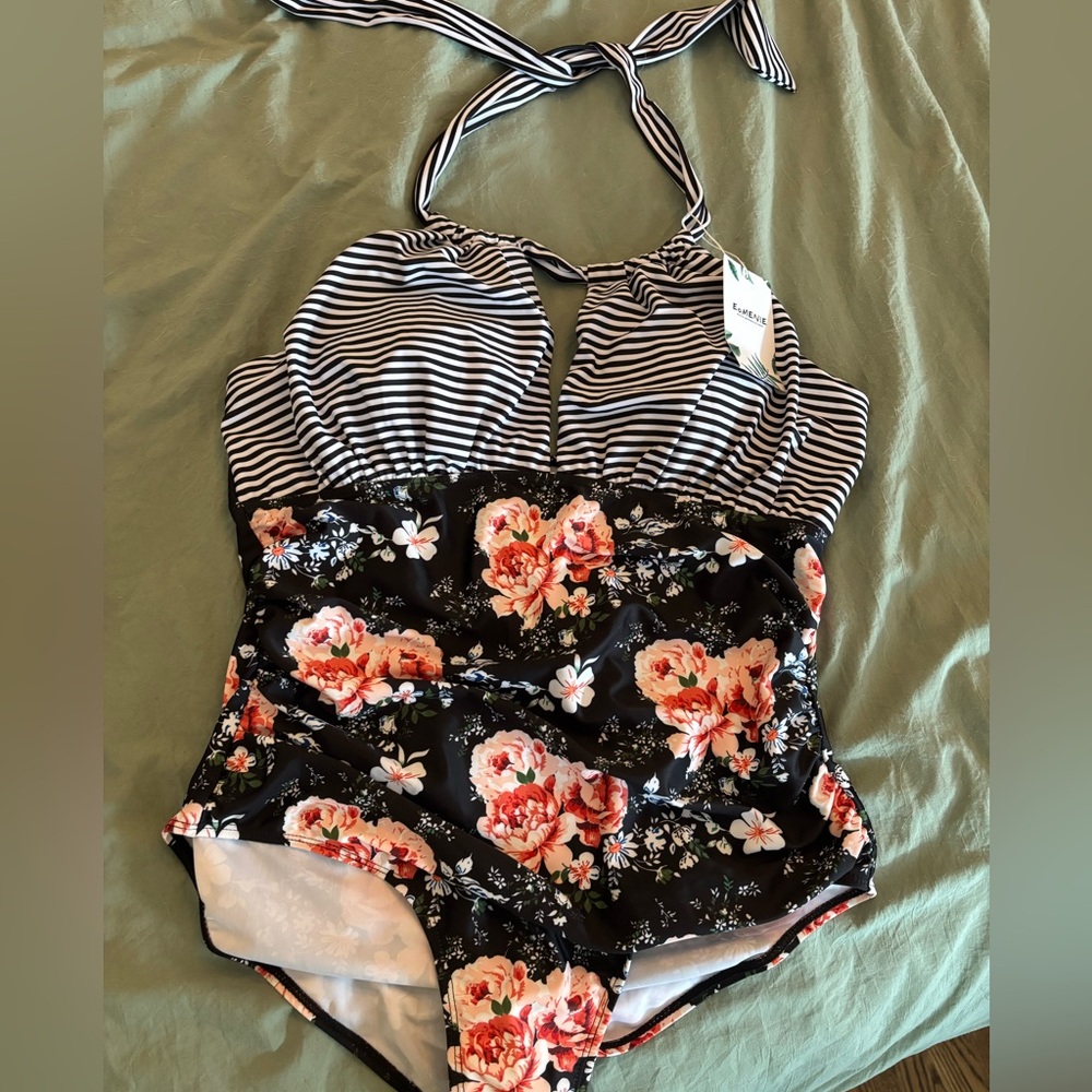 Striped and Floral Halter Swimsuit - new with tags - XL 🖤🤍🩷